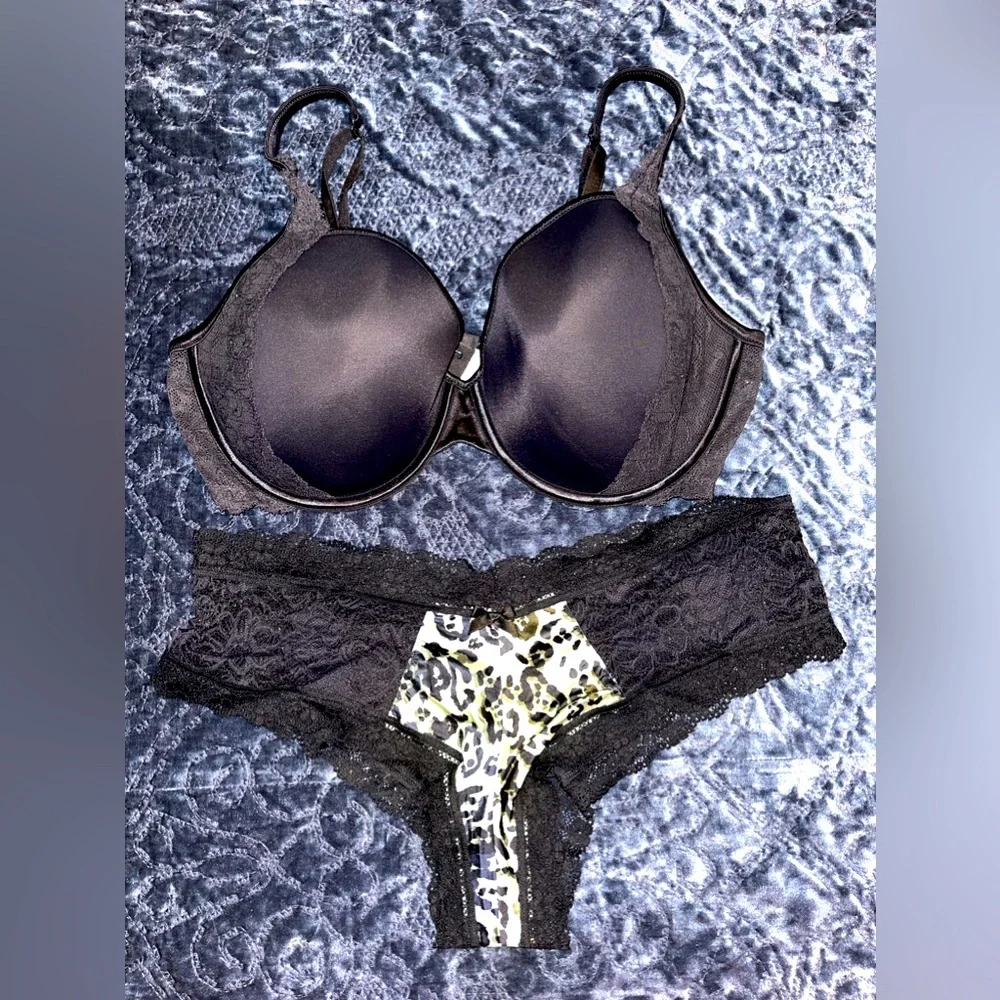 Vintage Victoria Secret Black Bra & Beautiful Lacey-silky Panties‎